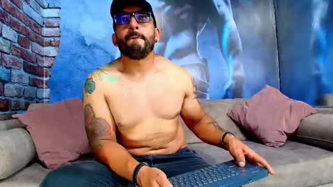 Snapshot of _dylan_santos chatting on March 18, 2026, 10:35 pm Dylan Santos online show from March 18, 2026, 10:35 pm