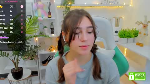 Snapshot of _eliizabeth__ chatting on January 29, 2025, 1:48 am Lizzy online show from January 29, 2025, 1:48 am