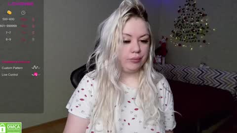 Snapshot of _elven_dreams__ chatting on December 23, 2024, 6:22 am chloue and Gretta online show from December 23, 2024, 6:22 am