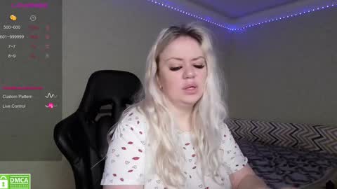 Snapshot of _elven_dreams__ chatting on January 15, 2025, 6:22 am chloue and Gretta online show from January 15, 2025, 6:22 am