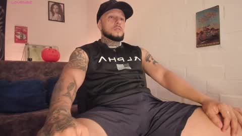 Snapshot of _emilio_escobar chatting on October 15, 2025, 9:42 am Emilio online show from October 15, 2025, 9:42 am