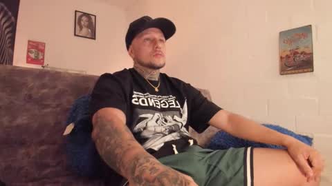 Snapshot of _emilio_escobar chatting on November 8, 2025, 9:42 am Emilio online show from November 8, 2025, 9:42 am