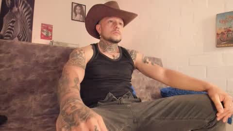 Snapshot of _emilio_escobar chatting on November 12, 2025, 10:15 am Emilio online show from November 12, 2025, 10:15 am