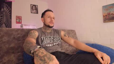 Snapshot of _emilio_escobar chatting on November 23, 2025, 3:39 am Emilio online show from November 23, 2025, 3:39 am