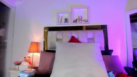 Isabella online show from January 14, 2026, 12:11 pm