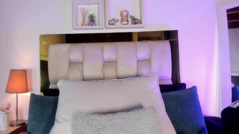 Isabella online show from April 7, 2026, 12:16 pm