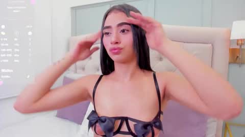 Snapshot of _emma_luu_ chatting on October 23, 2025, 11:14 pm Emi online show from October 23, 2025, 11:14 pm