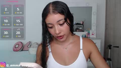 Emma Sophie online show from May 25, 2026, 8:04 pm