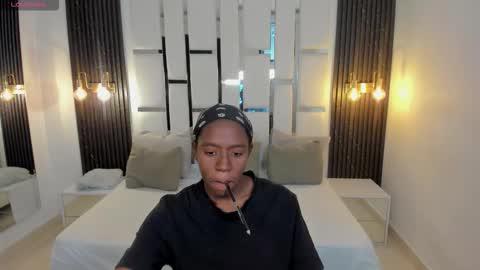 Snapshot of _emma_willliams_ chatting on November 25, 2025, 1:55 pm Emma online show from November 25, 2025, 1:55 pm