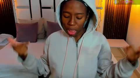 Snapshot of _emma_willliams_ chatting on December 15, 2025, 1:59 pm Emma online show from December 15, 2025, 1:59 pm