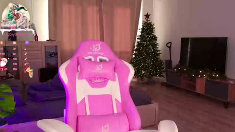 Mia  online show from December 15, 2024, 6:29 am