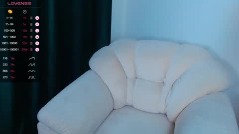 _esmeraldiyaa_ online show from January 3, 2025, 9:15 pm