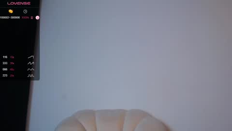 _esmeraldiyaa_ online show from February 16, 2025, 10:10 pm