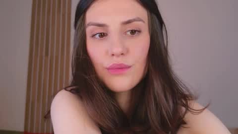 Snapshot of _esmeraldiyaa_ chatting on March 4, 2026, 6:14 pm _esmeraldiyaa_ online show from March 4, 2026, 6:14 pm