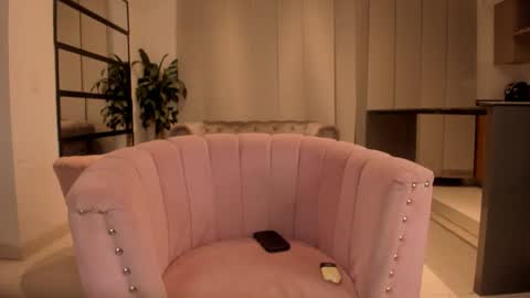 Snapshot of _evaa chatting on December 18, 2025, 1:33 am Eva online show from December 18, 2025, 1:33 am