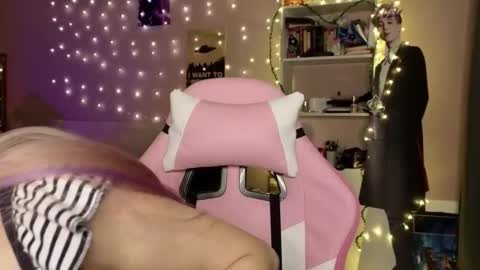 Snapshot of _eve____ chatting on February 9, 2026, 2:04 am EveEva online show from February 9, 2026, 2:04 am