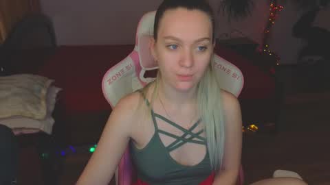 Snapshot of _evellyn_ chatting on December 17, 2024, 8:23 am Evie online show from December 17, 2024, 8:23 am