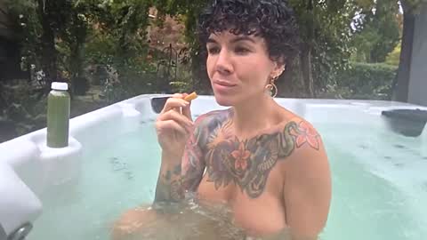 Snapshot of _frankie_rivers chatting on October 26, 2025, 6:25 pm Frankie Rivers allmylinks  online show from October 26, 2025, 6:25 pm