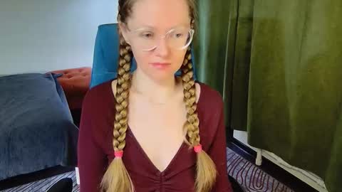 _goldilocks__ online show from November 19, 2025, 3:45 pm