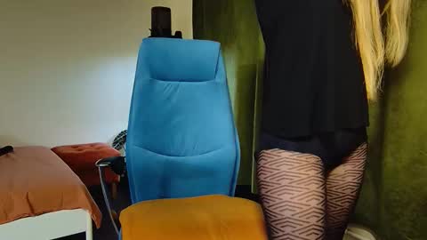 _goldilocks__ online show from November 25, 2025, 12:38 pm