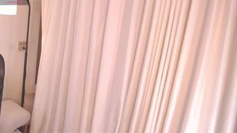 Snapshot of _heybee chatting on February 25, 2026, 5:55 pm Bee. online show from February 25, 2026, 5:55 pm