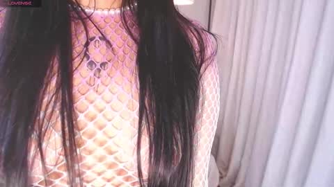 Snapshot of _heybee chatting on March 9, 2026, 6:34 pm Bee. online show from March 9, 2026, 6:34 pm