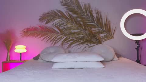 Snapshot of _ho11y_ chatting on December 21, 2024, 5:25 am Holly online show from December 21, 2024, 5:25 am