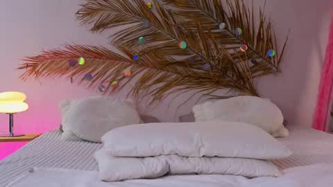 Snapshot of _ho11y_ chatting on March 7, 2025, 6:57 am Holly online show from March 7, 2025, 6:57 am