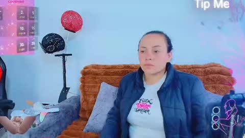 Snapshot of _honey1_ chatting on November 19, 2025, 5:57 pm Honey online show from November 19, 2025, 5:57 pm