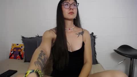 Snapshot of _ir1s_ chatting on November 17, 2025, 10:59 pm _ir1s_ online show from November 17, 2025, 10:59 pm