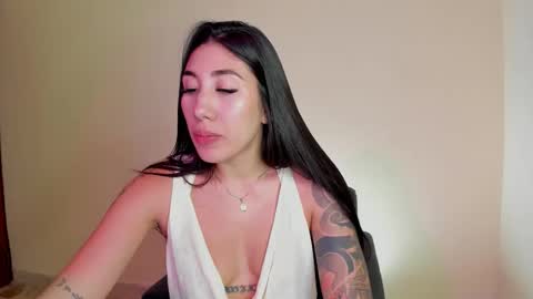 Isabella online show from November 7, 2025, 10:54 pm