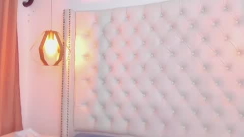 Snapshot of _isalittlestar_ chatting on July 7, 2026, 6:47 am ISABELLA online show from July 7, 2026, 6:47 am