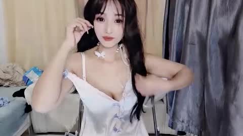 Snapshot of _iuiu_ chatting on December 15, 2024, 10:28 am UU online show from December 15, 2024, 10:28 am