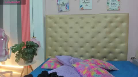 J A D E online show from October 20, 2025, 12:27 pm