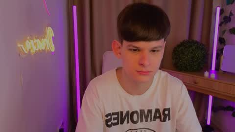 Snapshot of _jamesgray_ chatting on February 7, 2026, 2:43 pm James online show from February 7, 2026, 2:43 pm