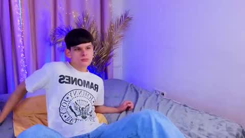 Snapshot of _jamesgray_ chatting on February 18, 2026, 2:13 pm James online show from February 18, 2026, 2:13 pm