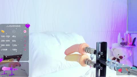 _jasminnee_ online show from January 31, 2025, 11:35 pm