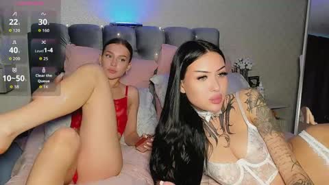 Jess blond and Leila brunette online show from June 3, 2026, 4:23 pm