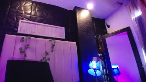 Snapshot of _johana18 chatting on December 30, 2024, 1:36 pm Mia online show from December 30, 2024, 1:36 pm