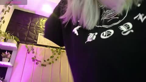 Snapshot of _johana18 chatting on January 11, 2025, 2:15 pm Mia online show from January 11, 2025, 2:15 pm