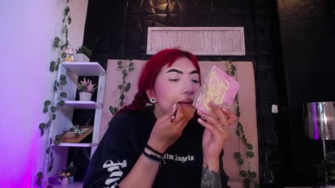 Snapshot of _johana18 chatting on February 3, 2025, 2:02 pm Mia online show from February 3, 2025, 2:02 pm