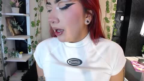 Snapshot of _johana18 chatting on February 25, 2025, 5:04 pm Mia online show from February 25, 2025, 5:04 pm