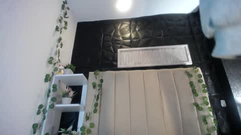 Snapshot of _johana18 chatting on March 4, 2025, 1:28 pm Mia online show from March 4, 2025, 1:28 pm