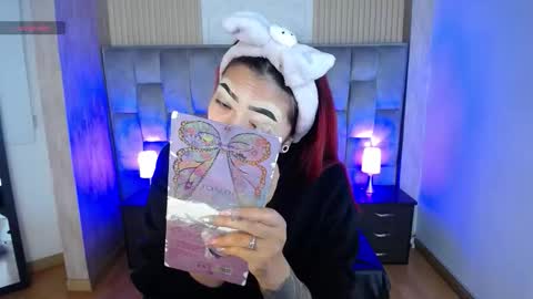 Snapshot of _johana18 chatting on October 10, 2025, 1:43 pm Mia online show from October 10, 2025, 1:43 pm