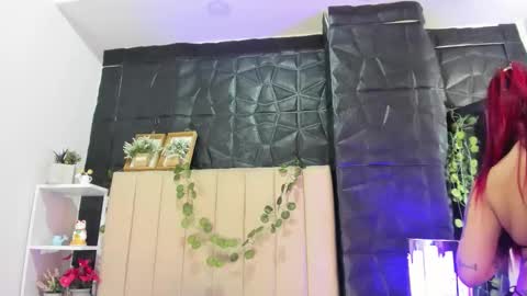 Snapshot of _johana18 chatting on December 4, 2025, 2:59 pm Mia online show from December 4, 2025, 2:59 pm