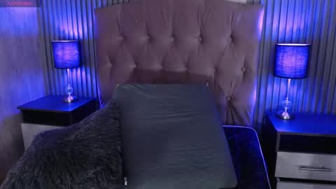 Snapshot of _johana18 chatting on December 5, 2025, 4:25 pm Mia online show from December 5, 2025, 4:25 pm