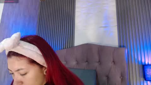 Snapshot of _johana18 chatting on December 16, 2025, 2:22 pm Mia online show from December 16, 2025, 2:22 pm