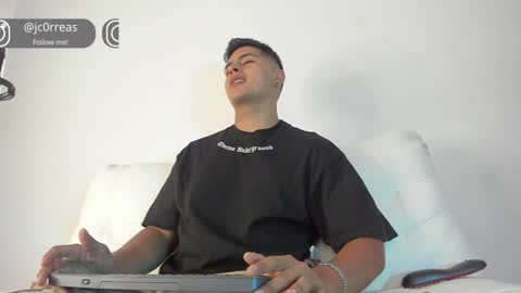 _juanes__ online show from December 13, 2024, 3:32 pm