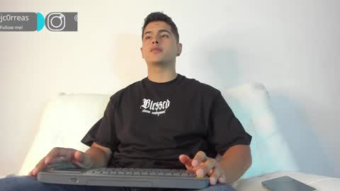 _juanes__ online show from December 19, 2024, 3:41 pm