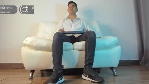 _juanes__ online show from January 2, 2025, 10:11 pm